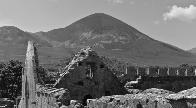 Murrisk Abbey zu Füßen des Croagh Patrick